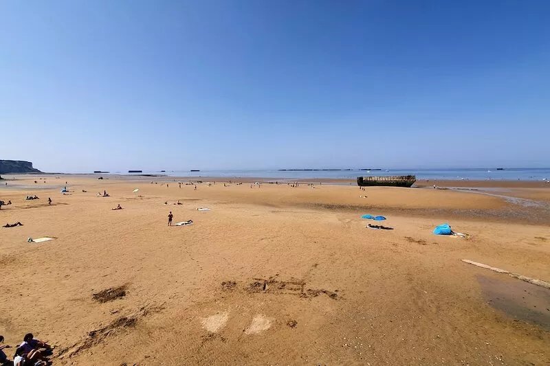 House with terrace in the heart of Arromanches, 300 m from the beach