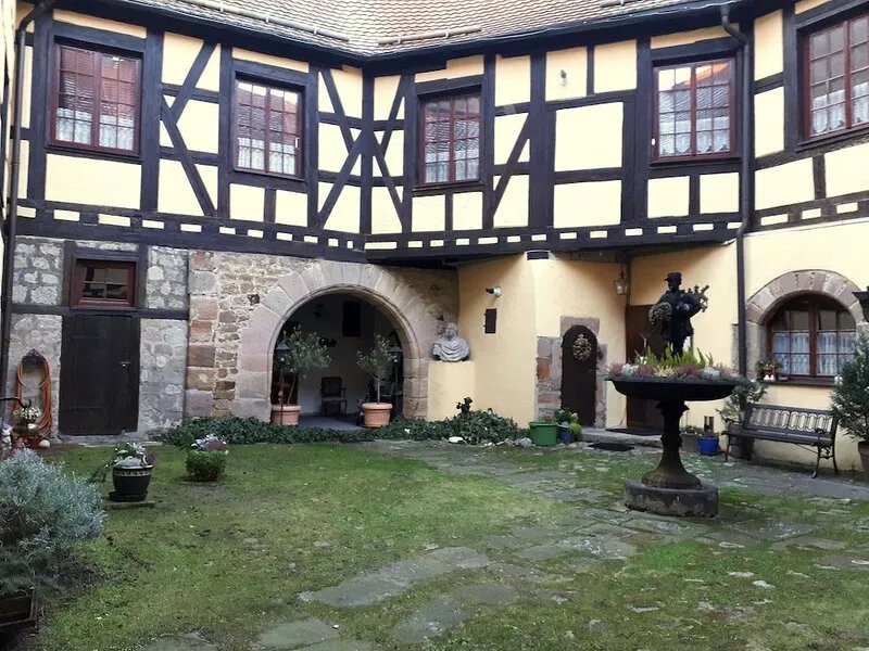 Romantic vacation apartment in a historic castle for 2-3 people