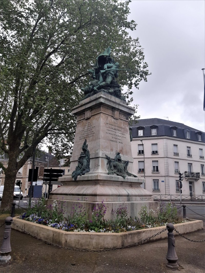 Monument aux Enfants de la Seine et Marne