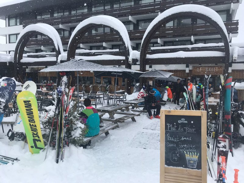 Le Skilt Bar Restaurant