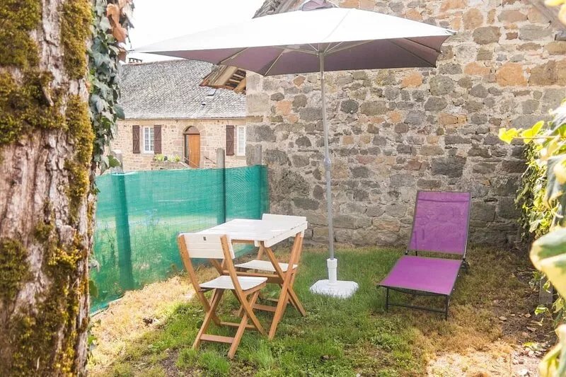 Maisonette in Corrèze | Wifi, TV, terrace and barbecue, private green spaces