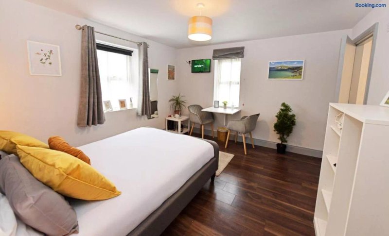 James Long Bar Accomodation