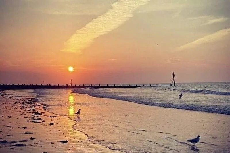 Huge house (Norfolk) | Sleeps12 | 2min walk to beach | Dogs poss (2