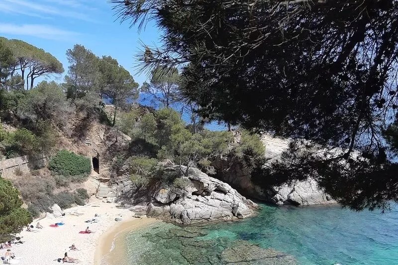 Pretty Villa Costa Brava (Calonge-Platja d'Aro),12p 6br, large pool, sea view.