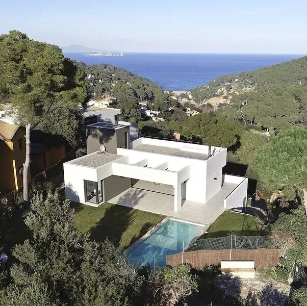 MODERN VILLA 4 bedrooms, sleeps 8, private pool, in BEGUR
