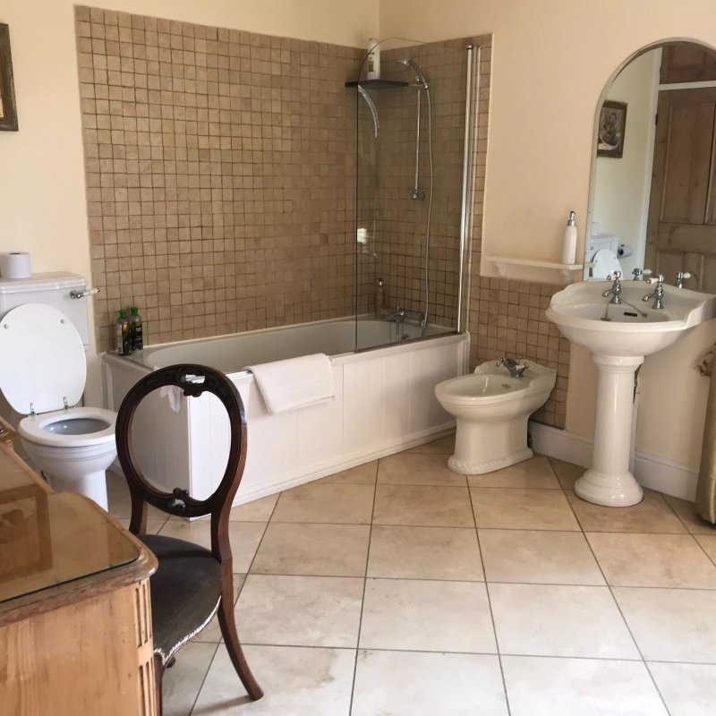 S. Howard Bed and Breakfast