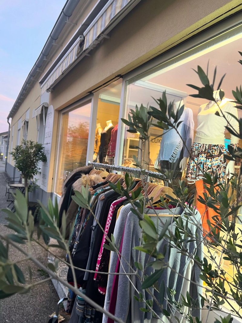 Luxe Dealz - A Piece of Fashion History