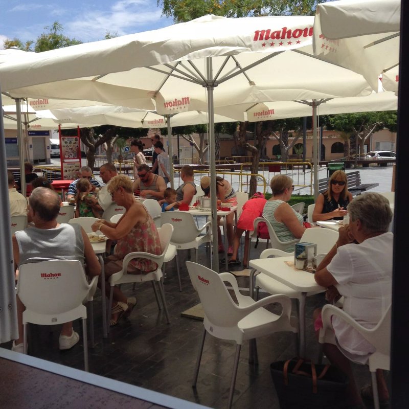 The Square Los Montesinos