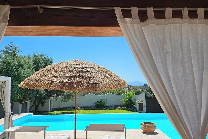 BEAUTIFUL VILLA WITH PRIVATE POOL, 150 METERS FROM THE SEA