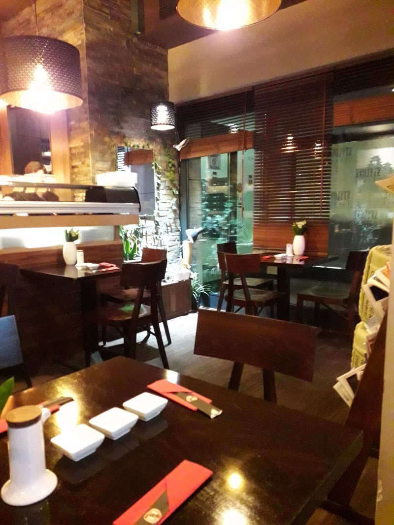 Miseczka Oshin. Sushi bar