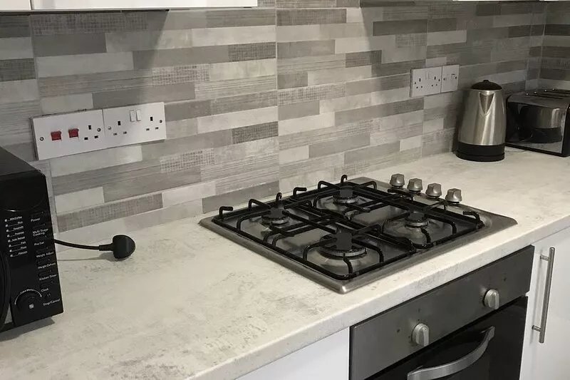 Central Scarborough 2 bedroom family  house sleeps 5, parking .