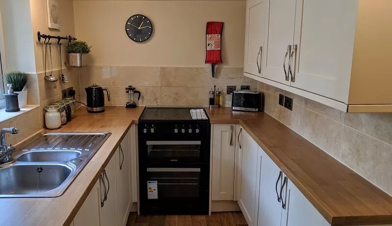 Pavilion House - Sleeps 8 ppl – Free 2 Car Parking