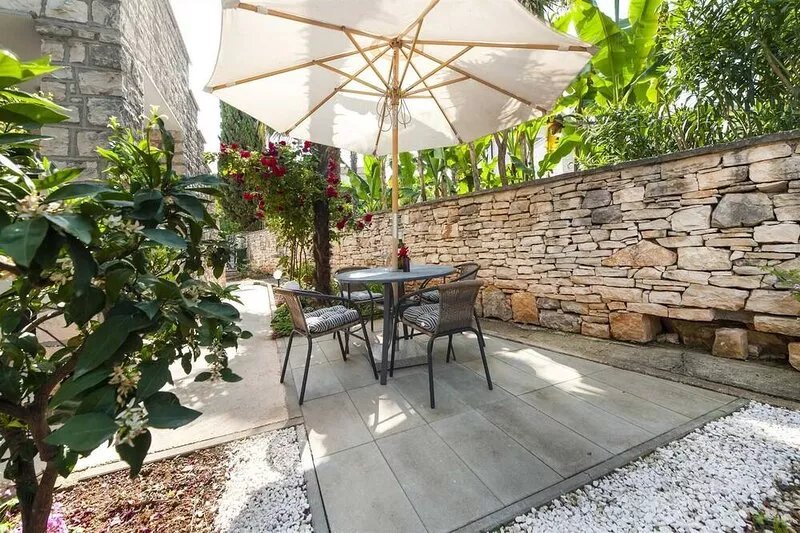 KATARINA One-Bedroom Apartment with Terrace 2