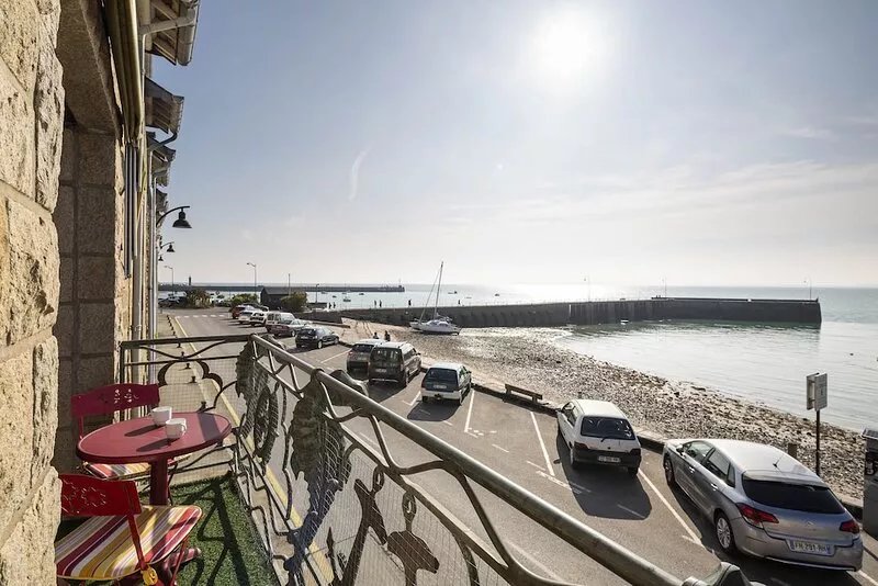 Rental in Cancale with exceptional sea view for 10 people