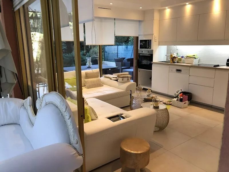 Luxe Apartment 2brooms with 300m2 private garden brain new