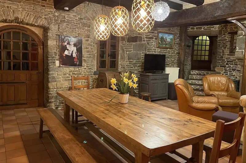 Charming 13th century manor, peaceful area near the coast and Mont-Saint-Michel