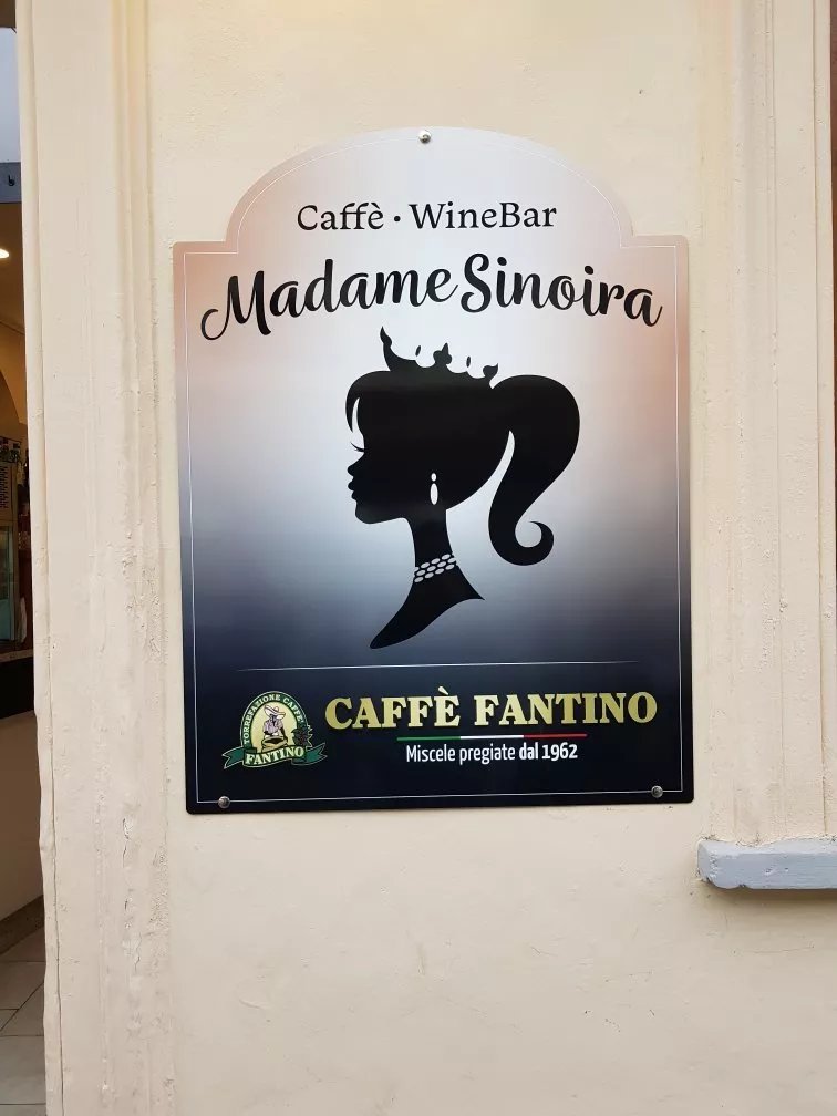Madame Sinoira
