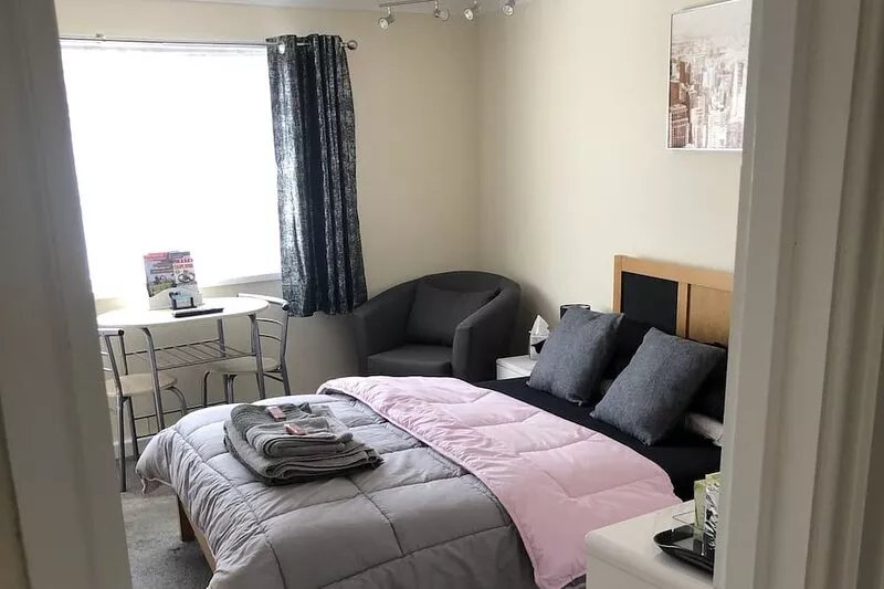 Only 60 pounds per night February & March on 3 night minimum stays