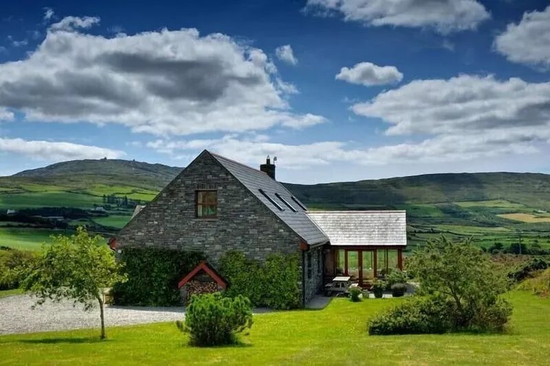 Luxury Cottage Style Stone House in Beautiful Location on Mizen Head Peninsula