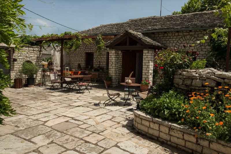 Vikos Hotel