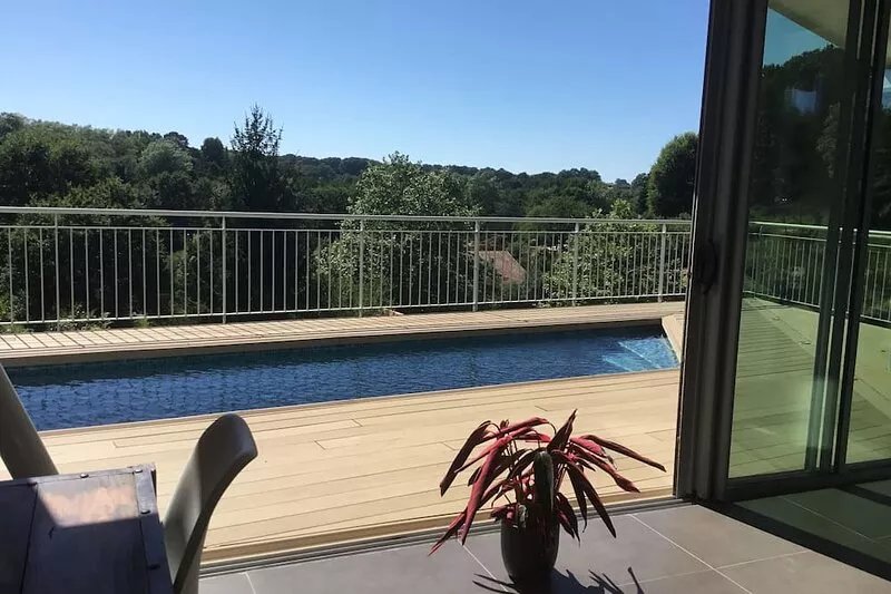 Loft-style villa of 200 m2 7 km from Biarritz.