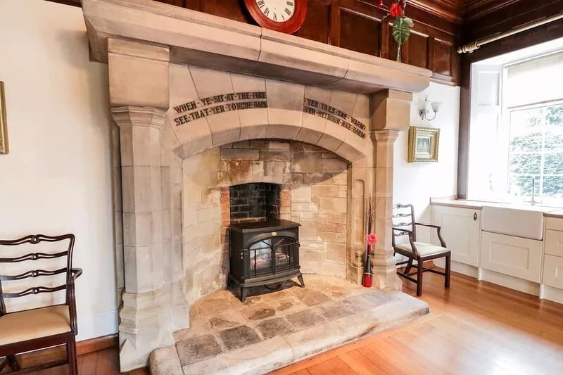 AUCHENTROIG HOUSE, family friendly, with open fire in Buchlyvie