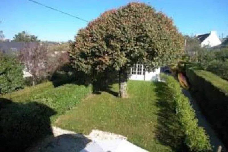 Luxury house with garden near the beach MORGAT