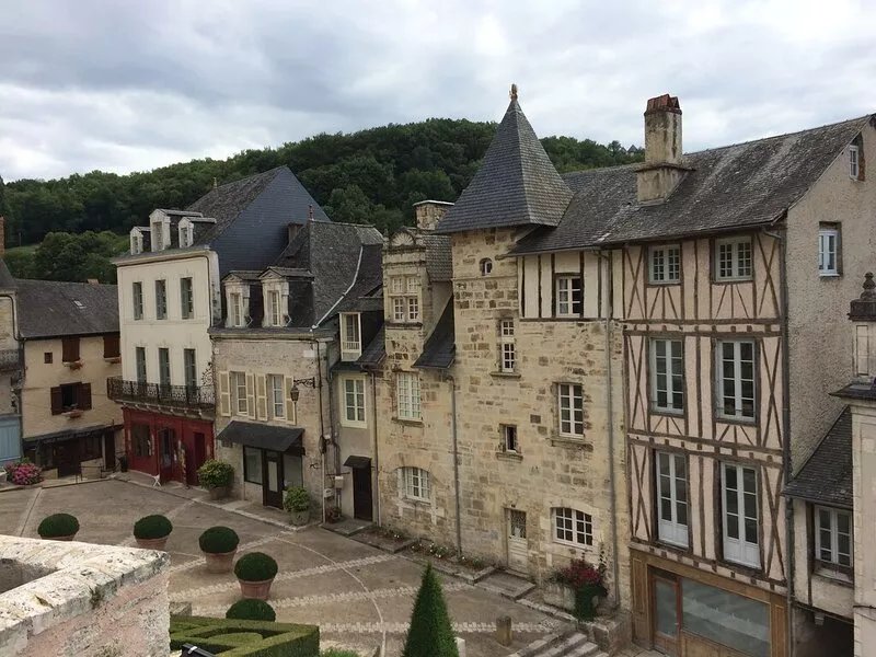 The Houses of Périgord "side Vezere" 