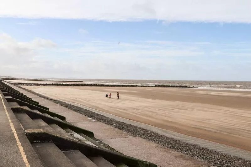 BEACHSIDE, pet friendly, with a garden in Prestatyn