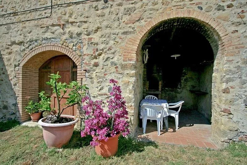 Typical farmhouse with private pool between Pisa and Siena