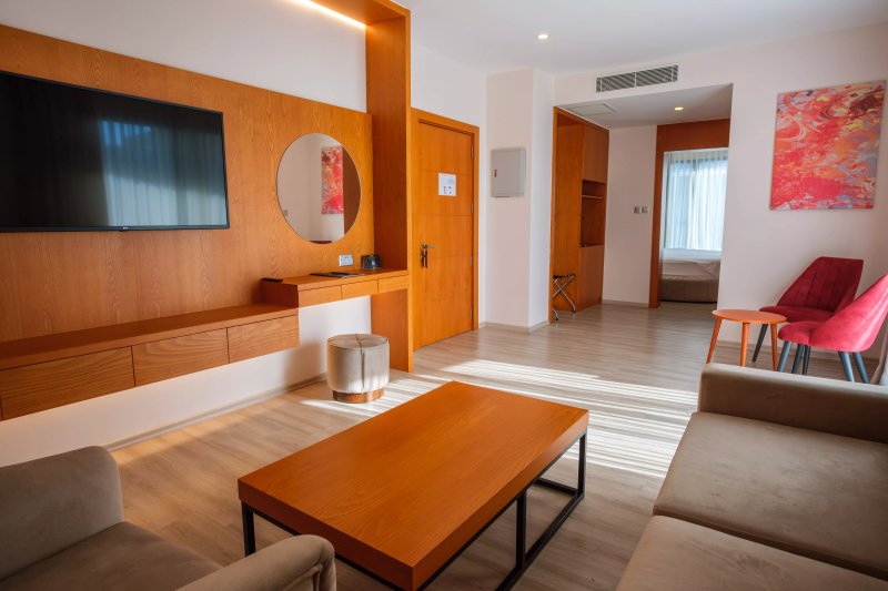 Caddemm Inn Hotel