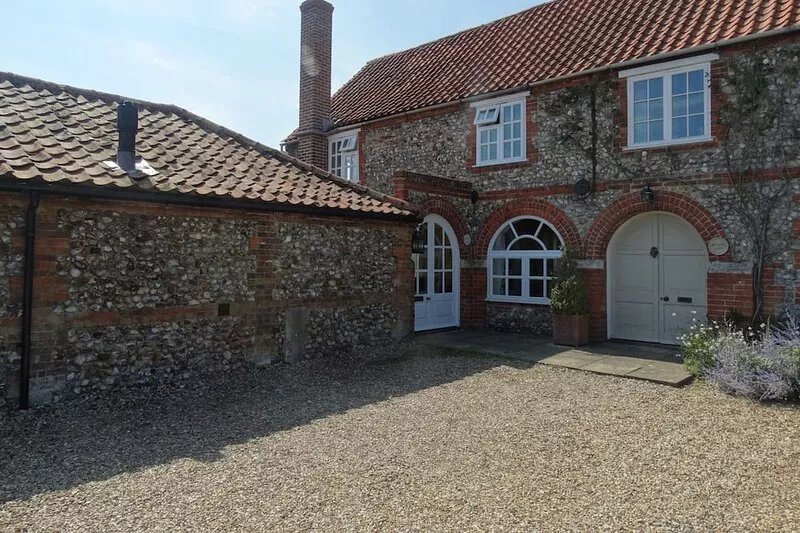 Attractive Three Bedroom Flint Cottage Situated In Burnham Market.