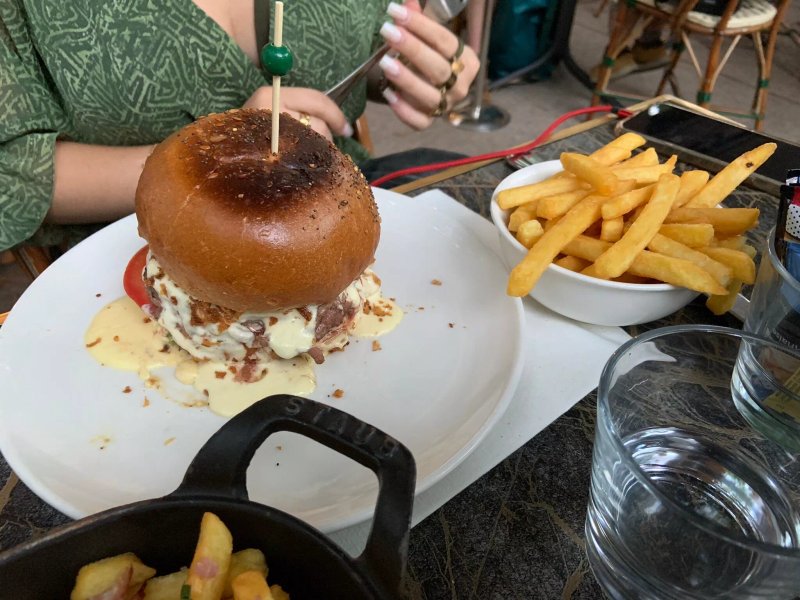 Cafe Le Chanteclair