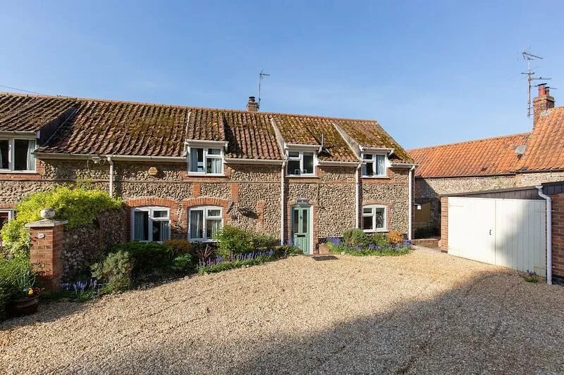 Flint Cottage -  a self catering cottage that sleeps 4 adults and 2 children