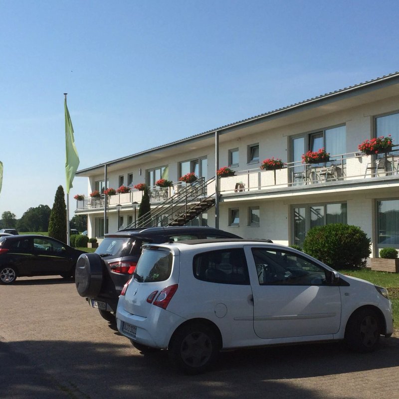 Airfield Hotel & Restaurant