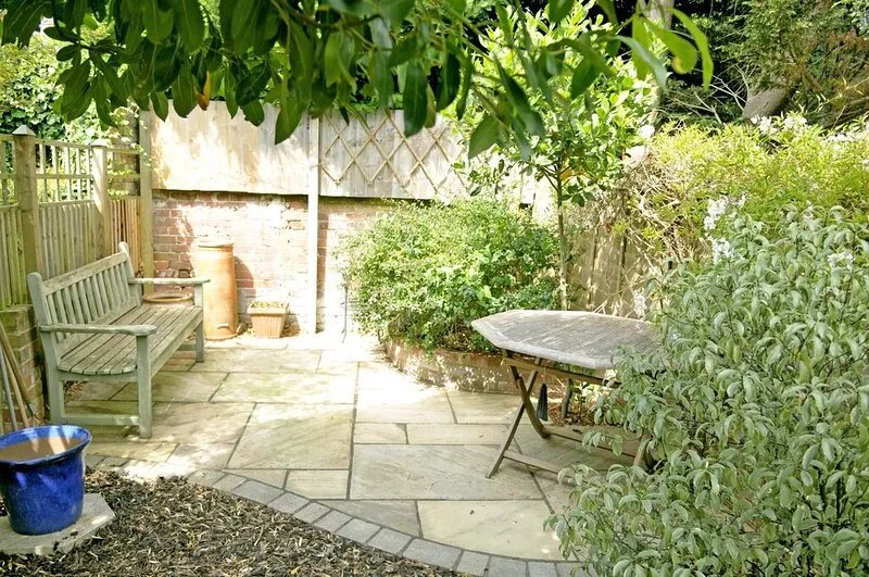 Little Lane is a charming, recently refurbished 2 bedroom cottage sleeping 4