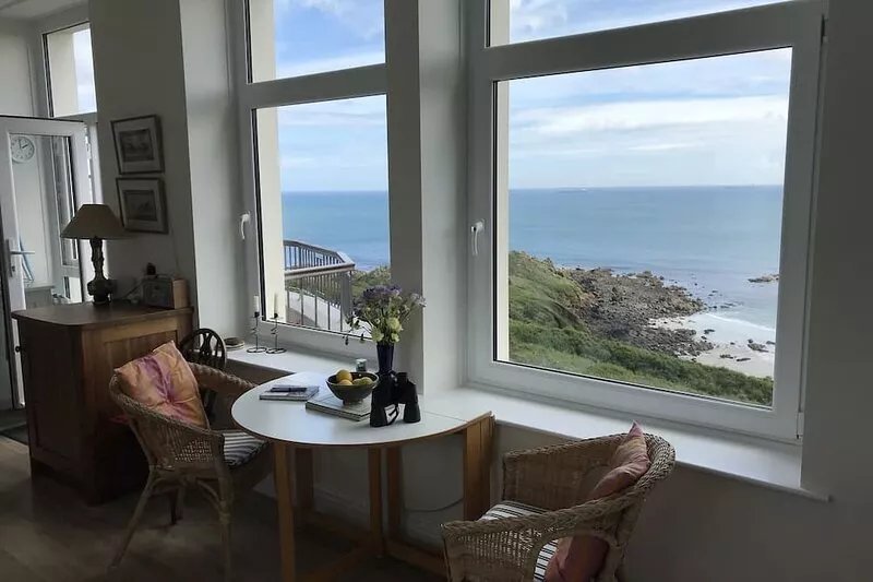 First floor balcony flat with stunning sea views.