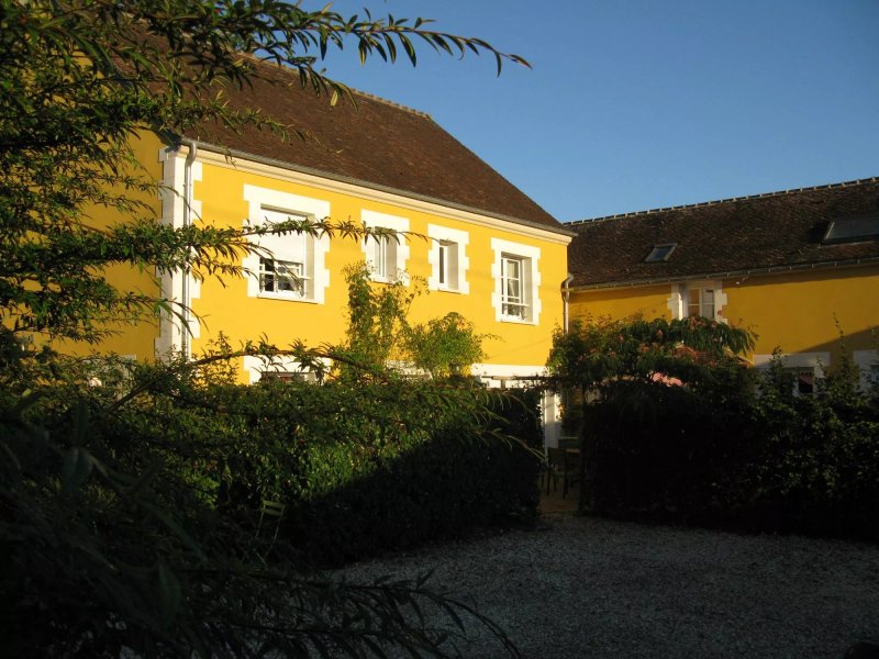 A La Maison Jaune