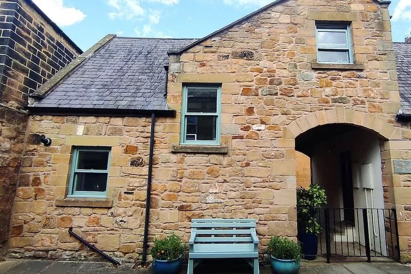 DODDS NOOK, pet friendly, character holiday cottage in Alnwick