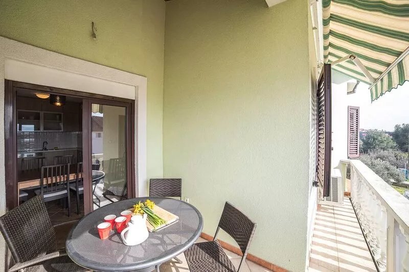 Spacious and comfortable apartment in a quiet area but close to everything!
