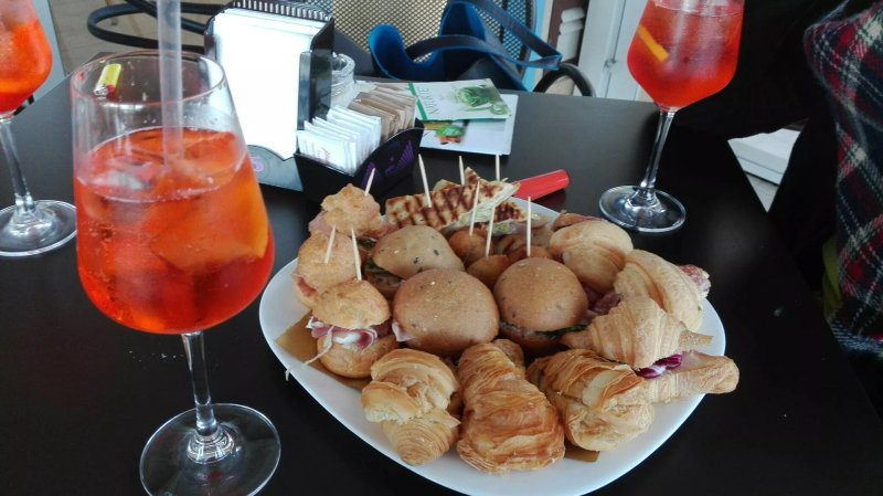 Cafe Modigliani