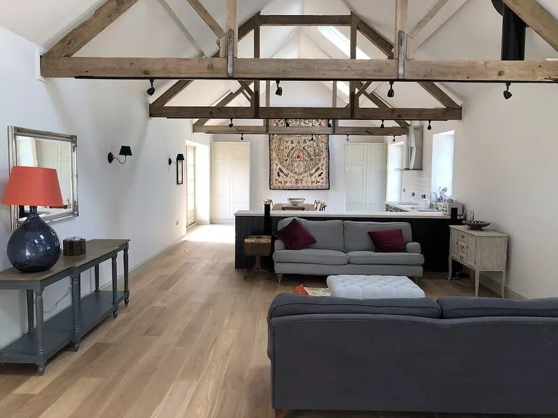 Stunning 19th century barn conversion in gorgeous Hampshire countryside