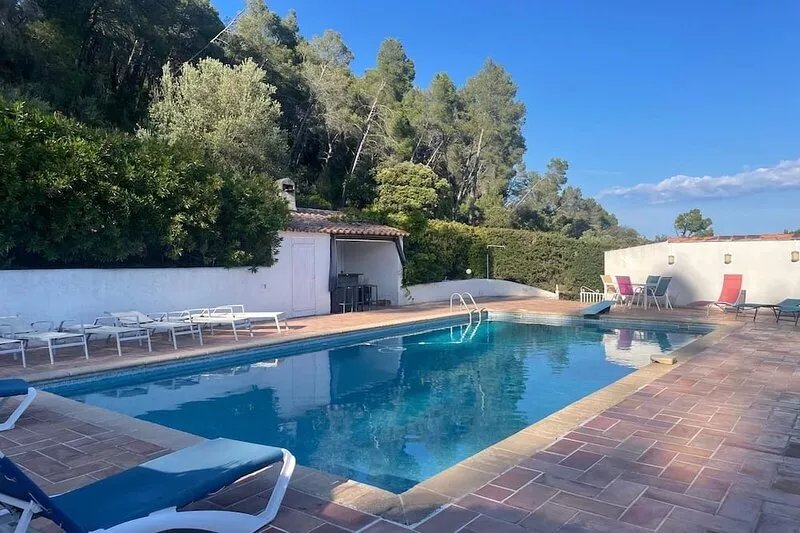 Private house with 1 annex, 3 bedrooms around a large pool in the heart of the