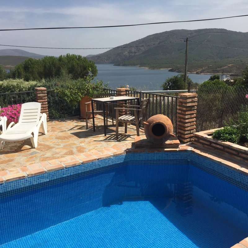 El Destino Lakeside Guesthouse