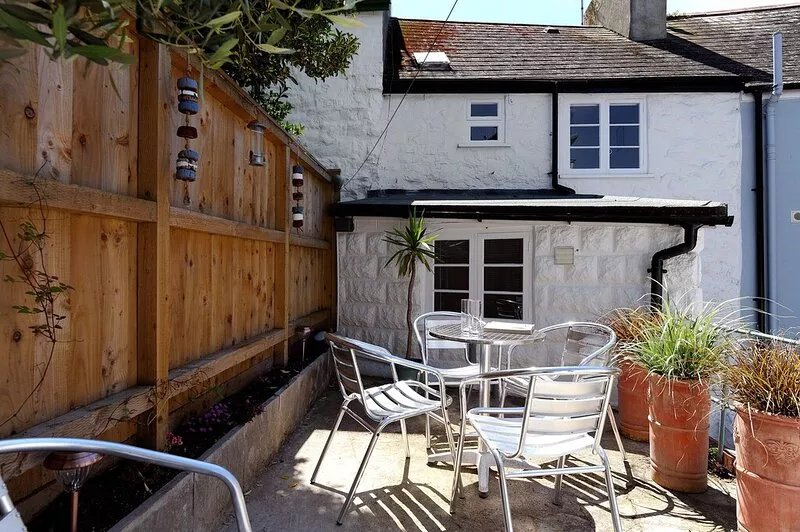 MONMOUTH COTTAGE, family friendly, with open fire in Lyme Regis