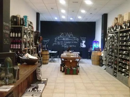 Vinoteca La Cata con Botas