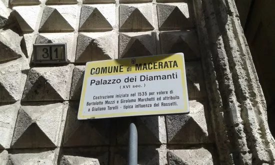 Palazzo dei Diamanti