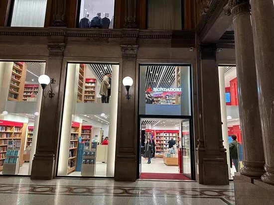 Mondadori Bookstore  - Roma Galleria Alberto Sordi
