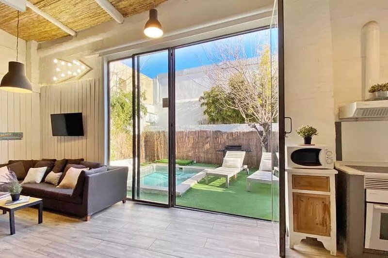 This 4 + 1 bedroom and 3 bathroom dream house