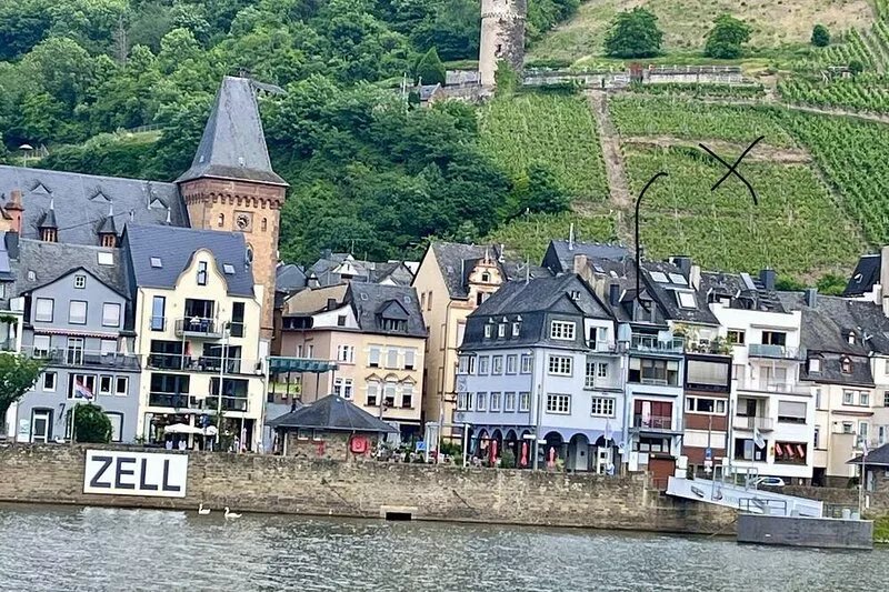 Jewel of the Mosel, Townhouse in central Zell, beautiful Mosel views